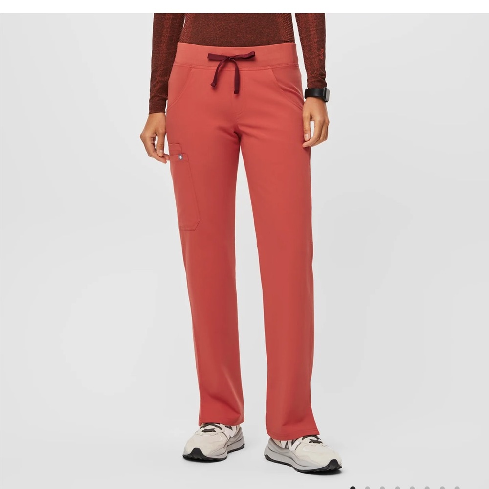 NWT Figs Clay Kade cargo scrub pants